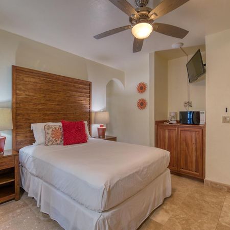 Caribe Tesoro Hotel West Bay Bagian luar foto