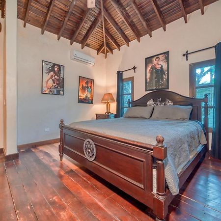 Caribe Tesoro Hotel West Bay Bagian luar foto