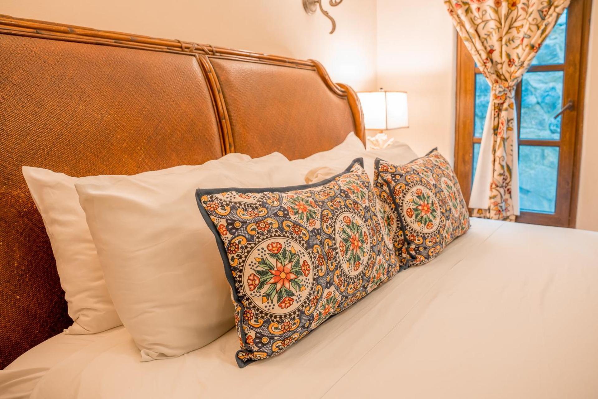 Caribe Tesoro Hotel West Bay Bagian luar foto