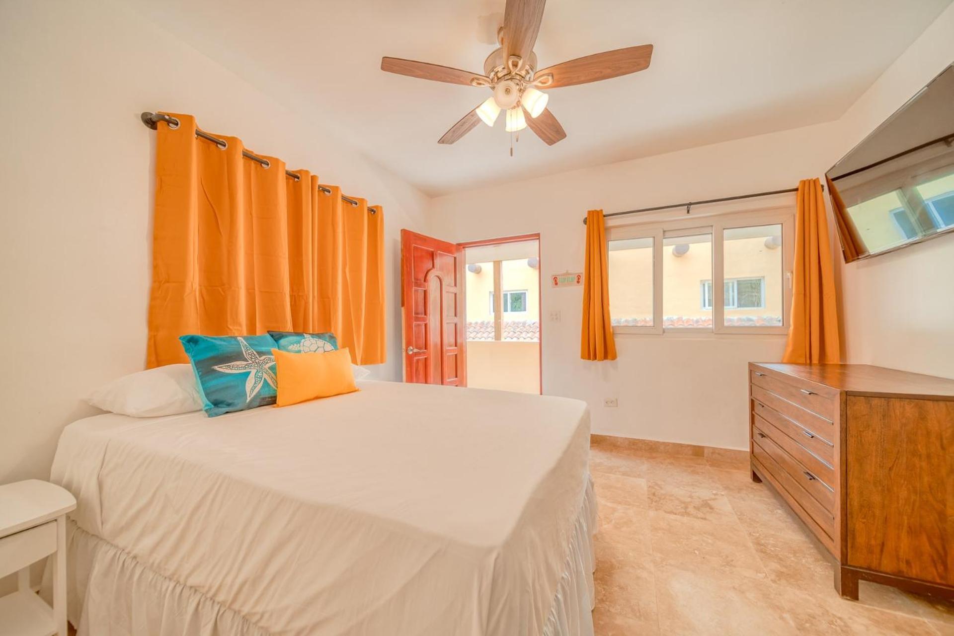 Caribe Tesoro Hotel West Bay Bagian luar foto