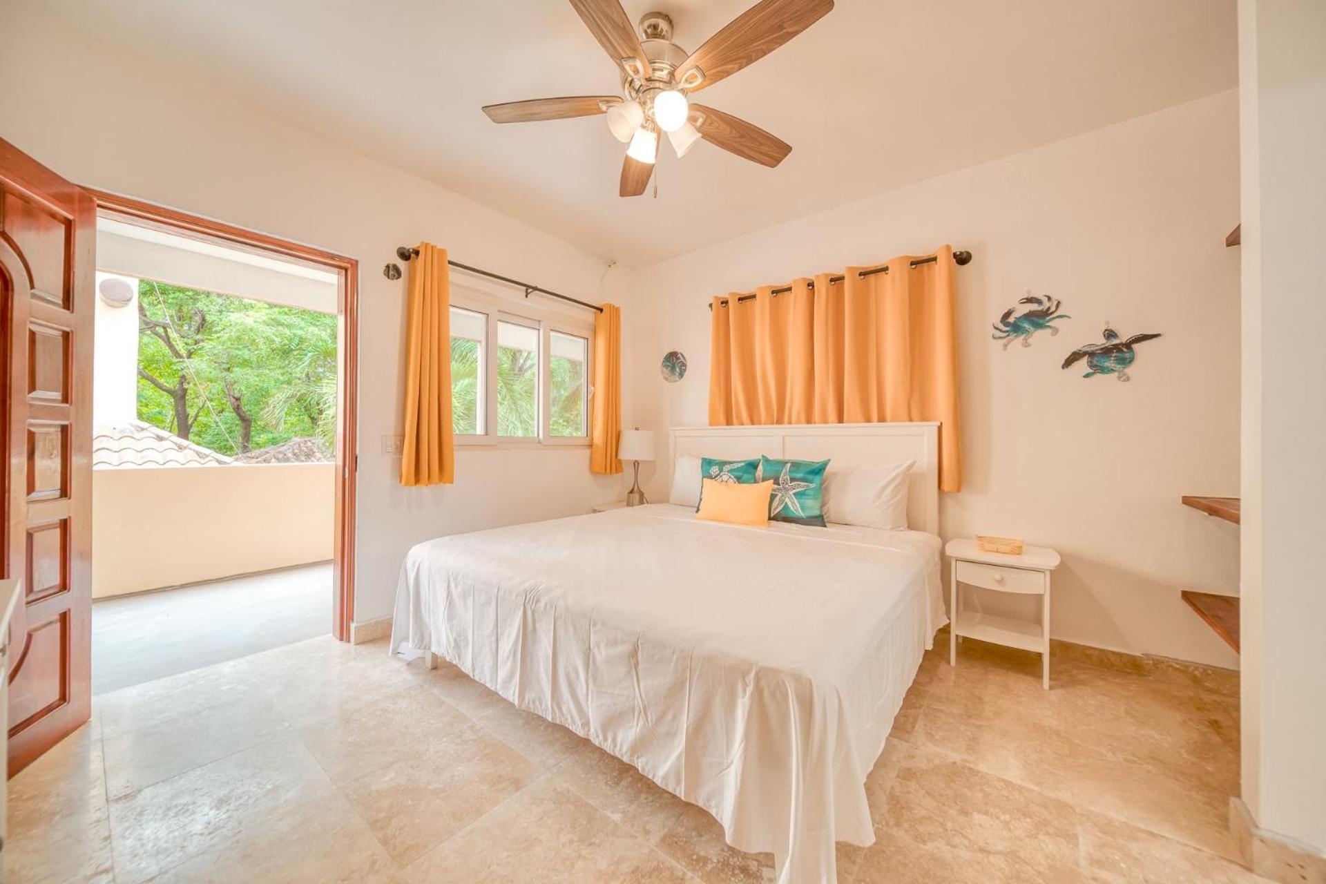 Caribe Tesoro Hotel West Bay Bagian luar foto